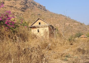 राजनीतिले इमानदारिता गुमाउँदा गाउँ रित्तियो